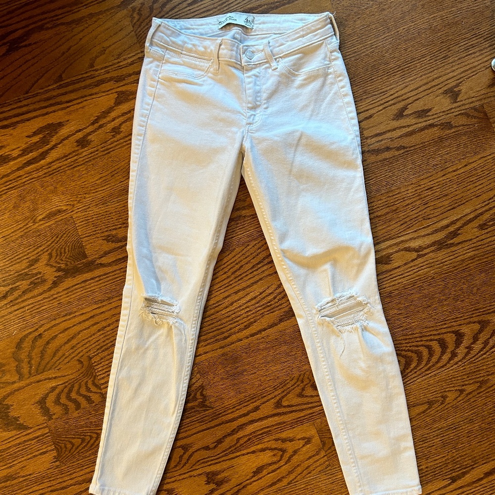 Abercrombie & Fitch- ankle jean / Size: 4R/ White